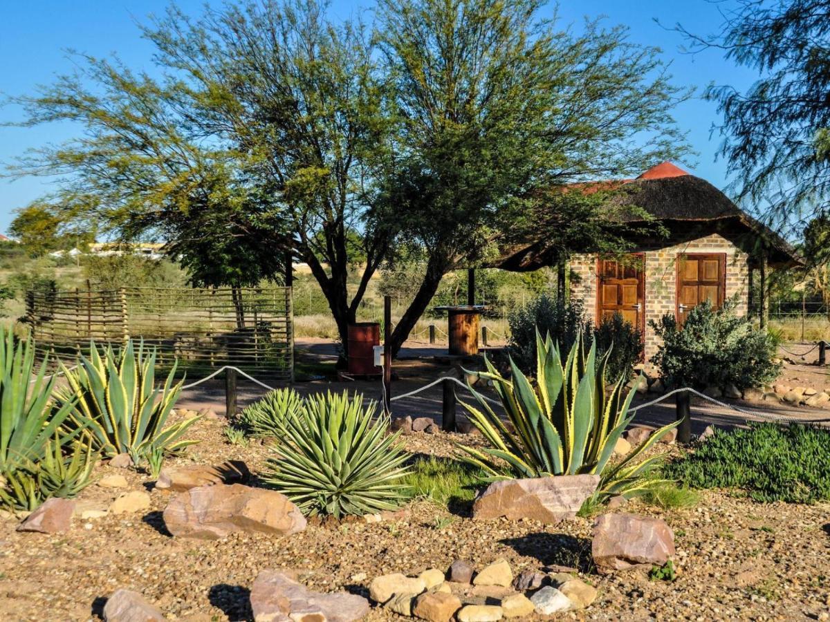 Die Dam - Transkalahari End Resort Gobabis Bagian luar foto